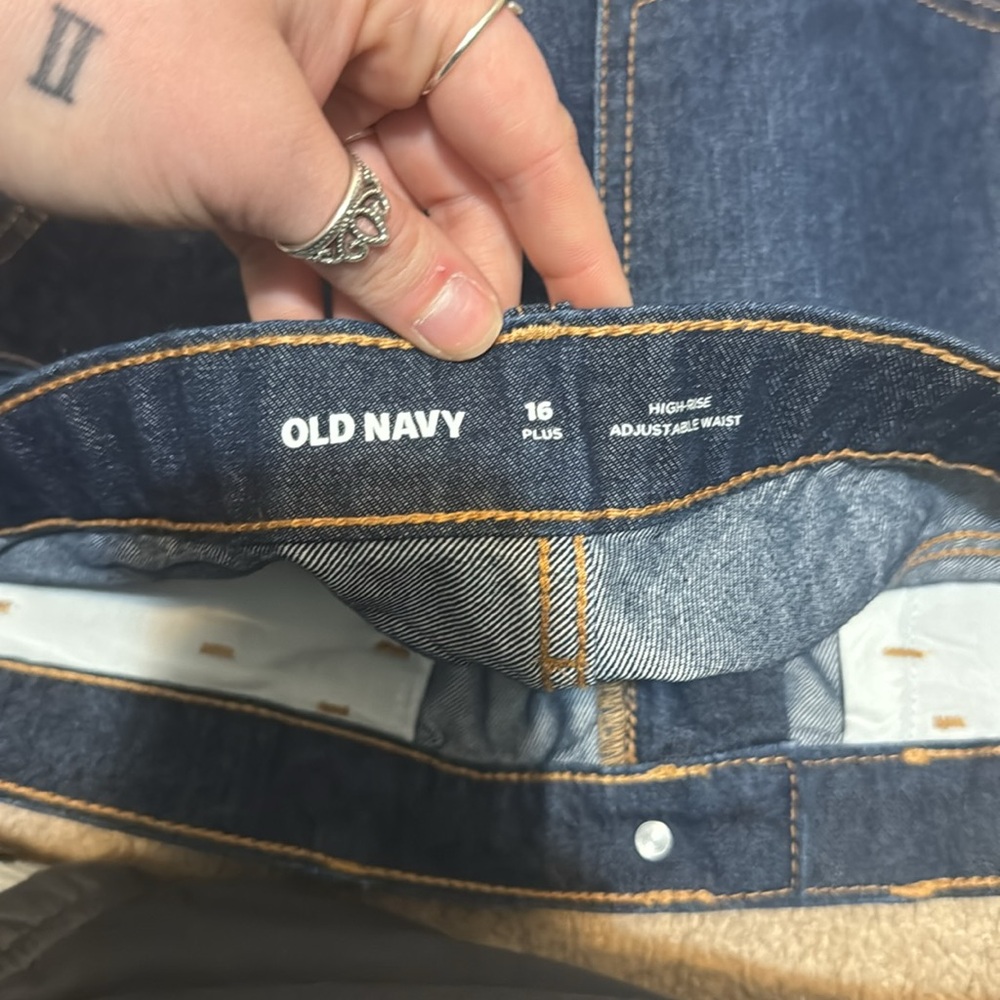 Shorts - Picture 3 of 3